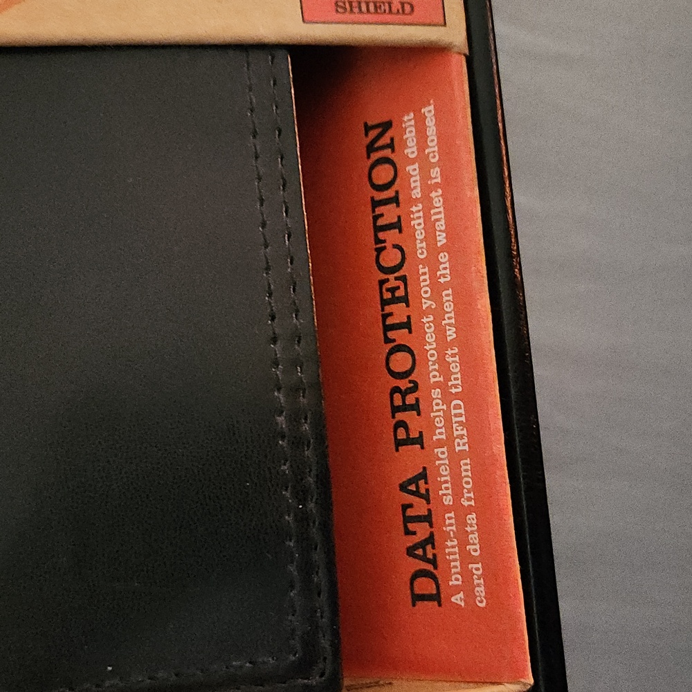 Dockers Men's Bifold Wallet - Picture 6 of 7
